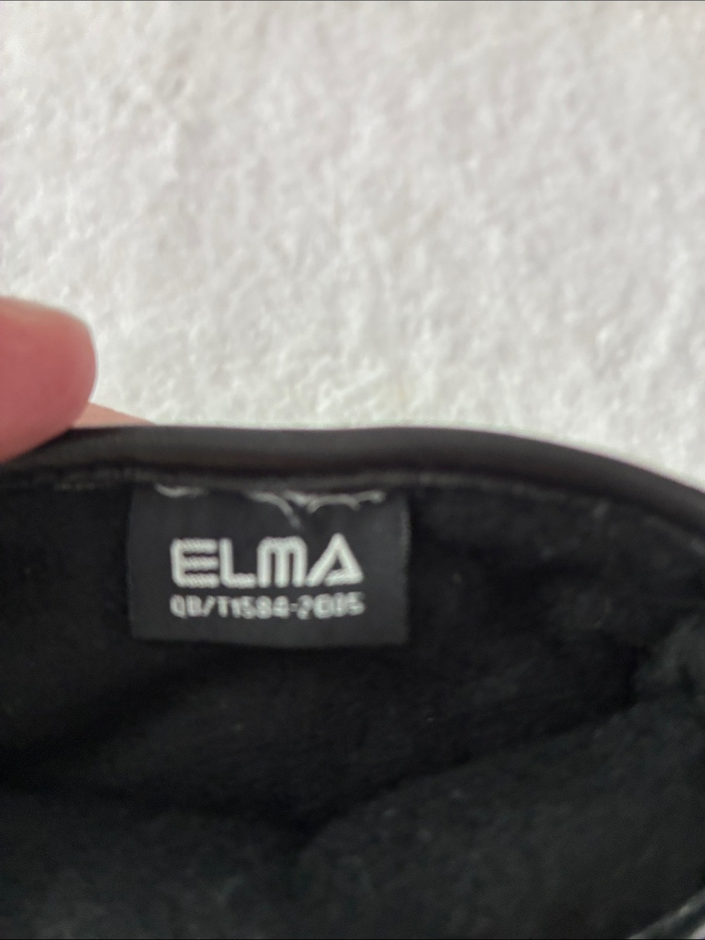 ELMA quilted leather gloves are a sleek, cold-weather accessory. Thinsulate - Picture 6 of 6